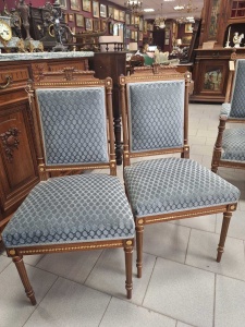 Старинные мягкие стулья (2 шт.) в голубой велюровой обивке код.&nbsp;FN57