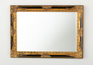 картинка Старинное зеркало салоне старинных вещей "Шебби" являющийся официальным дистрибьютором в России и Беларуси