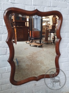 картинка Антикварное зеркало в дубовой фантазийной раме салоне старинных вещей "Шебби" являющийся официальным дистрибьютором в России и Беларуси