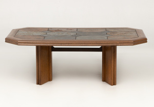 картинка Cтаринный столик салоне старинных вещей "Шебби" являющийся официальным дистрибьютором в России и Беларуси