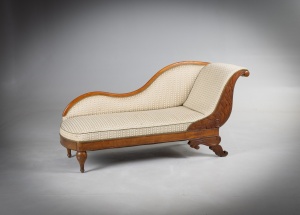 Антикварная кушетка с резным каркасом код.&nbsp;RM4165721