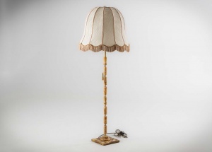 картинка Старинный торшер с ножкой из оникса салоне старинных вещей "Шебби" являющийся официальным дистрибьютором в России и Беларуси