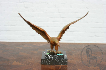 Старинная бронзовая скульптура в виде орла код. BE6894