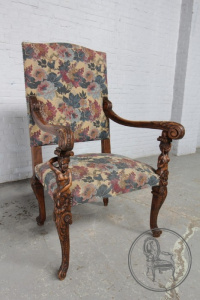 картинка Антикварное кресло салоне старинных вещей "Шебби" являющийся официальным дистрибьютором в России и Беларуси