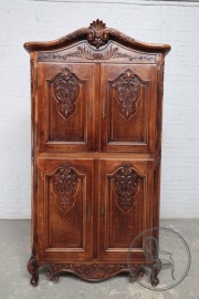 Старинный ореховый шкаф для одежды с резной короной код. BE4165235