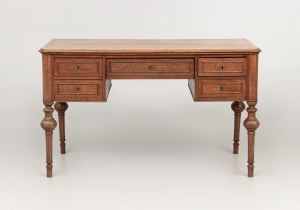 картинка Старинный письменный стол салоне старинных вещей "Шебби" являющийся официальным дистрибьютором в России и Беларуси