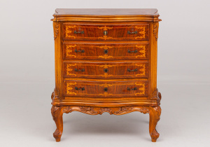 картинка Старинный комод салоне старинных вещей "Шебби" являющийся официальным дистрибьютором в России и Беларуси