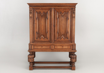 Старинный посудный шкаф код. RM62607