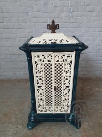 Антикварная чугунная печь код. BE4165201