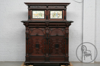 Антикварный буфет из ореха с росписью на верхних филенках код. BE107564