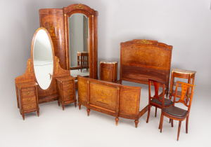 картинка Антикварный спальный гарнитур салоне старинных вещей "Шебби" являющийся официальным дистрибьютором в России и Беларуси