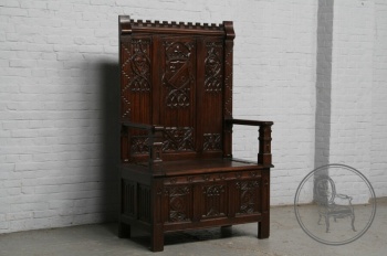 Антикварная дубовая скамья в готическом стиле с геральдической резьбой код. BE3259560