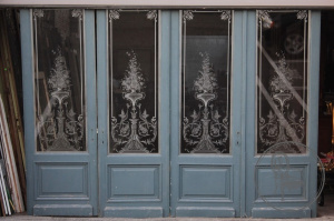 картинка Антикварные двери салоне старинных вещей "Шебби" являющийся официальным дистрибьютором в России и Беларуси
