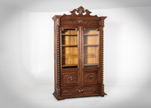 Антикварный книжный шкаф с резьбой код.&nbsp;RM4165974