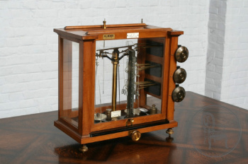 Антикварные весы код. BE6826