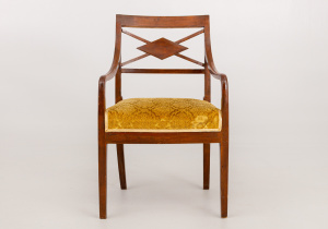 картинка Старинное кресло салоне старинных вещей "Шебби" являющийся официальным дистрибьютором в России и Беларуси