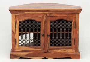 картинка Старинный комод с коваными филенками салоне старинных вещей "Шебби" являющийся официальным дистрибьютором в России и Беларуси