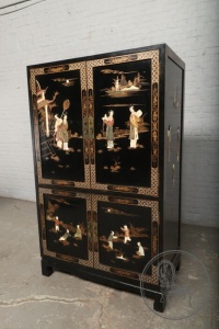 картинка Старинный инкрустированный комод в ориентальном стиле салоне старинных вещей "Шебби" являющийся официальным дистрибьютором в России и Беларуси