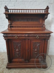 Антикварный комод-поставец из ореха с полочкой в верхней части код. BE3259344