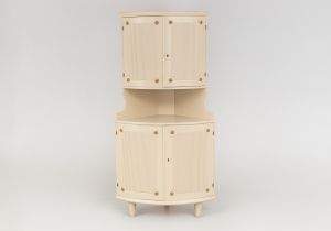 картинка Старинный угловой посудный шкаф салоне старинных вещей "Шебби" являющийся официальным дистрибьютором в России и Беларуси