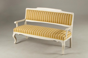 Старинная скамейка с полосатой обивкой код. RM4165032