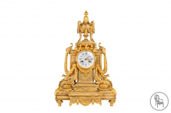 Антикварные каминные позолоченные часы в стиле Людовика XIV код.&nbsp;VS3255148