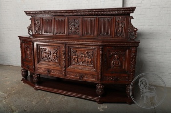 Антикварный комод рельефными изображениями сценок из жизни горожан код.&nbsp;BE4165674