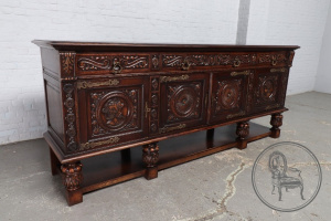 картинка Антикварный комод салоне старинных вещей "Шебби" являющийся официальным дистрибьютором в России и Беларуси