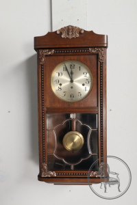 картинка Антикварные настенные часы в стиле арт-деко салоне старинных вещей "Шебби" являющийся официальным дистрибьютором в России и Беларуси