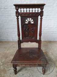 Антикварный стул в бретонском стиле с сюжетной резьбой код. BE107033
