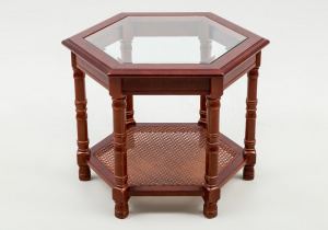 картинка Старинный столик салоне старинных вещей "Шебби" являющийся официальным дистрибьютором в России и Беларуси