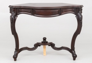 картинка Старинная консоль из красного дерева с выдвижным ящиком салоне старинных вещей "Шебби" являющийся официальным дистрибьютором в России и Беларуси