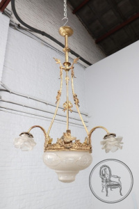 картинка Антикварная люстра салоне старинных вещей "Шебби" являющийся официальным дистрибьютором в России и Беларуси