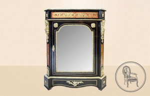 картинка Антикварная витрина салоне старинных вещей "Шебби" являющийся официальным дистрибьютором в России и Беларуси