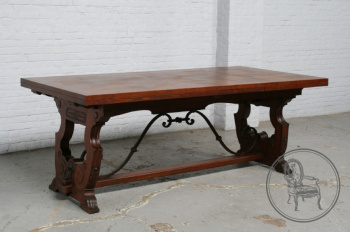 Антикварный комод из дуба в готическом стиле с бронзовыми накладками код. BE9378