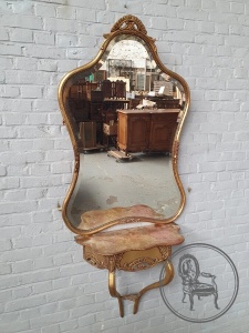 картинка Комплект: cтаринное зеркало в золотой резной раме и консоль салоне старинных вещей "Шебби" являющийся официальным дистрибьютором в России и Беларуси