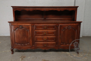 картинка Антикварный комод салоне старинных вещей "Шебби" являющийся официальным дистрибьютором в России и Беларуси