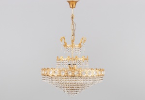 картинка Старинная люстра с многоярусными хрустальными подвесками салоне старинных вещей "Шебби" являющийся официальным дистрибьютором в России и Беларуси