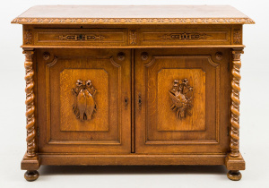 картинка Антикварный комод салоне старинных вещей "Шебби" являющийся официальным дистрибьютором в России и Беларуси