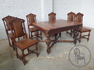 картинка Антикварный комплект мебели: раскладной стол и стулья в кожаной обивке (6 шт.) салоне старинных вещей "Шебби" являющийся официальным дистрибьютором в России и Беларуси
