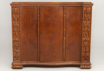 Старинный комод с декоративными резными элементами код.&nbsp;RM4101289