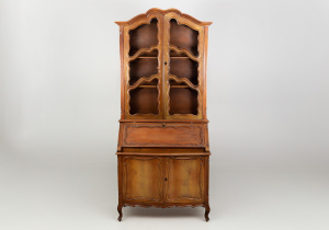 картинка Старинный секретер салоне старинных вещей "Шебби" являющийся официальным дистрибьютором в России и Беларуси