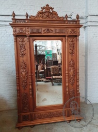 Антикварный шкаф с зеркалом и объемной резьбой код. BE4139727
