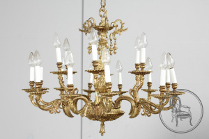 картинка Антикварная бронзовая люстра на 18 свечей салоне старинных вещей "Шебби" являющийся официальным дистрибьютором в России и Беларуси