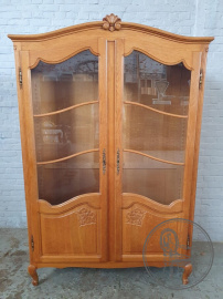 Старинный дубовый посудный шкаф с фигурными опорами код. BE4096765