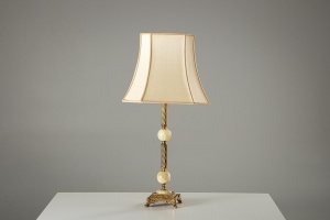 картинка Старинная настольная лампа из латуни с ониксом салоне старинных вещей "Шебби" являющийся официальным дистрибьютором в России и Беларуси