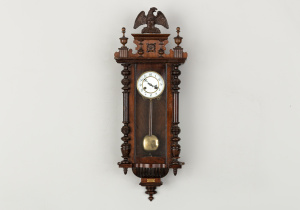 картинка Старинные настенные часы салоне старинных вещей "Шебби" являющийся официальным дистрибьютором в России и Беларуси