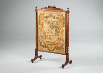 Антикварный экран для камина из красного дерева с гобеленом код. RM4128233