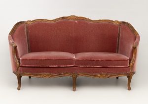 картинка Старинное канапе салоне старинных вещей "Шебби" являющийся официальным дистрибьютором в России и Беларуси