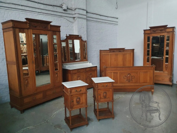 Антикварный спальный гарнитур из дуба в стиле Людовика XVI код. BE105285